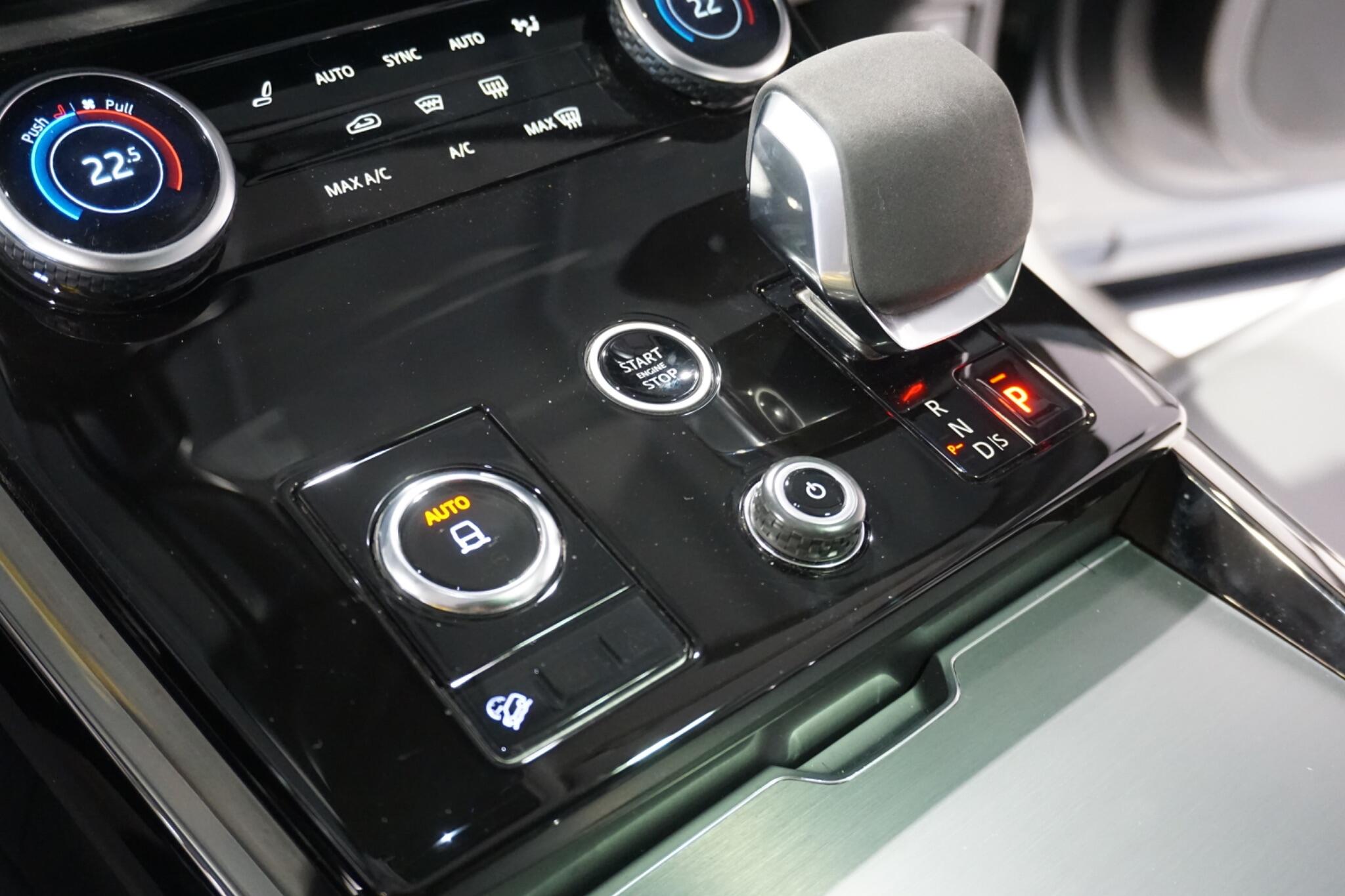 Land Rover Range Rover Sport 3.0 D300 MHEV Dynamic SE SUV 5dr Diesel Auto 4WD Euro 6 (s/s) (300 ps)